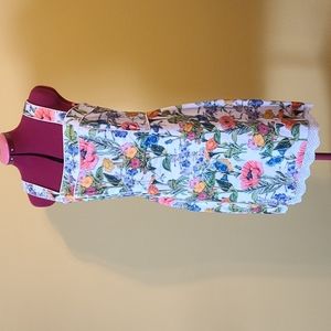 Dress floral with lace trim